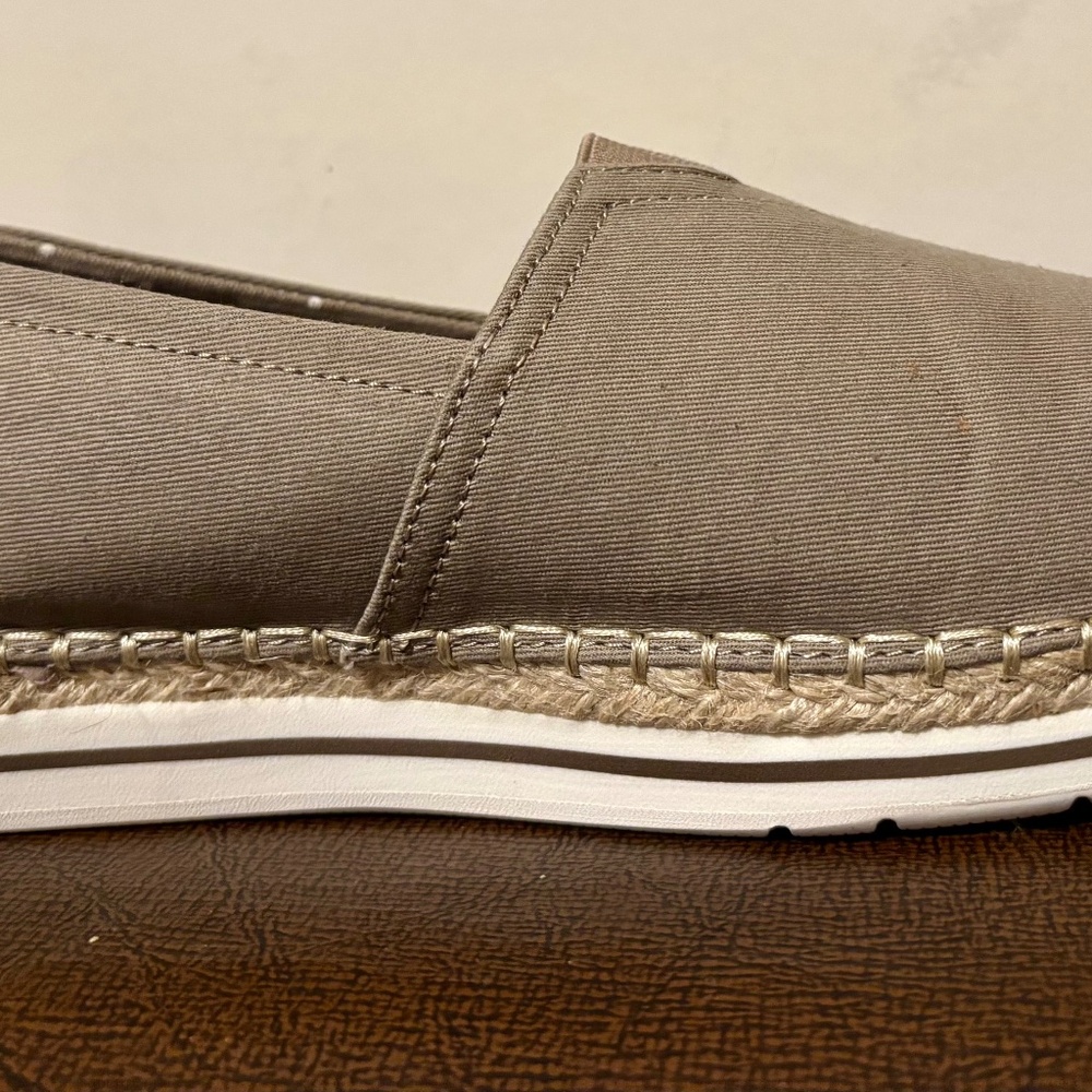 Sketchers $15 Khaki/tan Slip on espadrille
